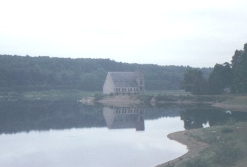 Old Stone Church, West Boylston, MA, photo by Laurie D. T. Mann, © 1995